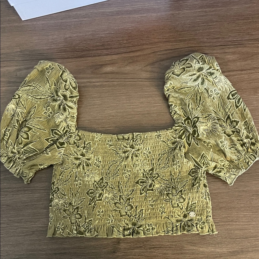 Roxy Floral Puff Sleeve Top in Olive Green crop top